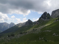 Vue arrière sur le Pecloz et le Mont d'Armenaz